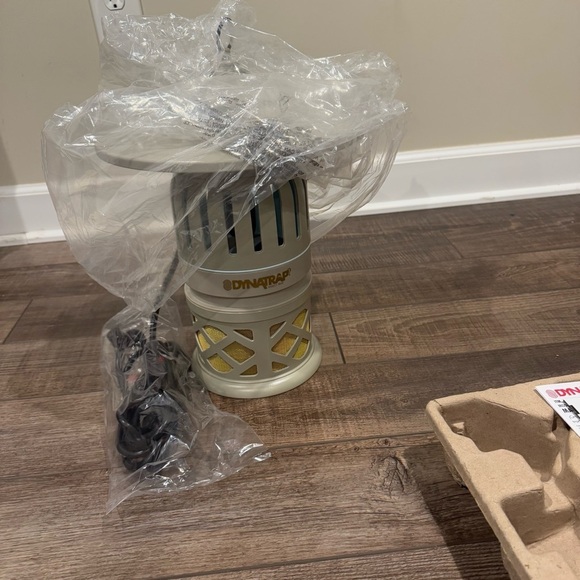 DynaTrap 3 Insect Trap Mosquito Control Bug Killer 1/2Acre Coverage 2 Extra Bulb - Picture 4 of 9